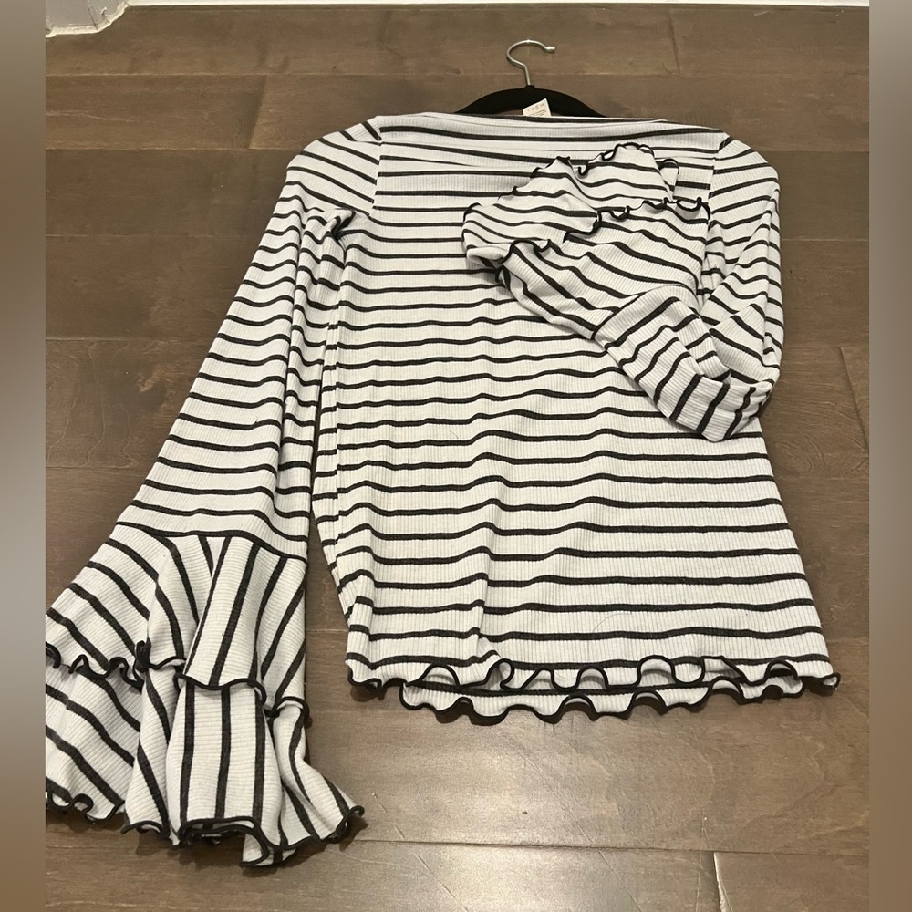 We the Free Good Find ruffle bell sleeve top - Picture 4 of 5